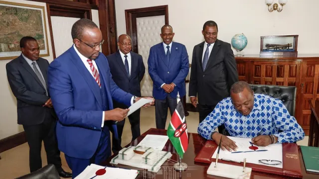 Uhuru Kenytta - Copy Uhuru Kenytta - Copy