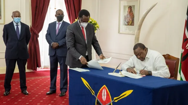 Uhuru Kenyatta 3 Uhuru Kenyatta 3