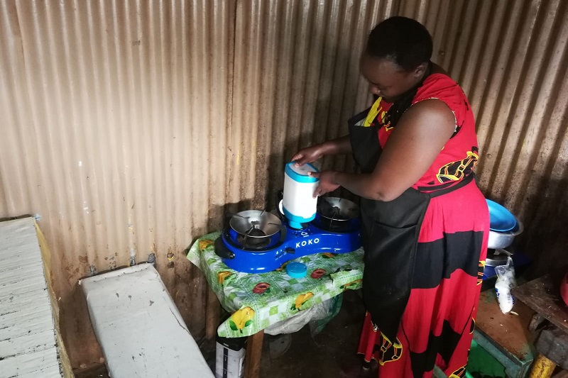  A day with a Nairobi slum food vendor